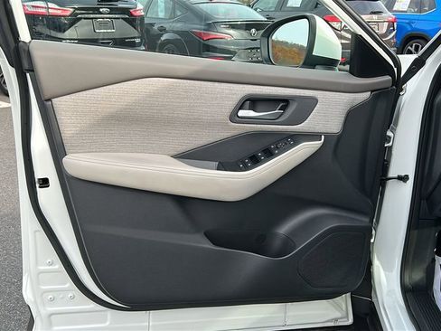 Used 2022 Nissan Rogue SV image 10