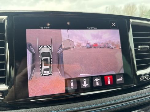 Used 2021 Chrysler Pacifica Touring-L image 32