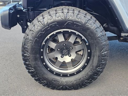 Used 2020 Jeep Wrangler Unlimited Sahara w/ Uconnect 4C Nav & Sound Group image 8