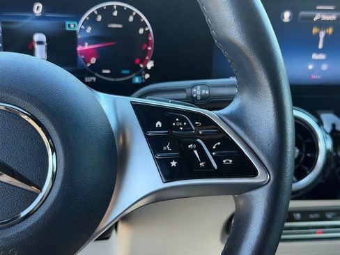 Used 2025 Mercedes-Benz GLA 250 4MATIC image 22
