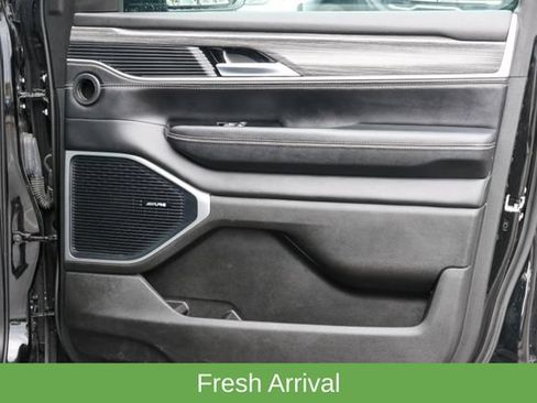 Used 2024 Jeep Wagoneer L Series II w/ Flexible Seating Group AWD/4WD image 16