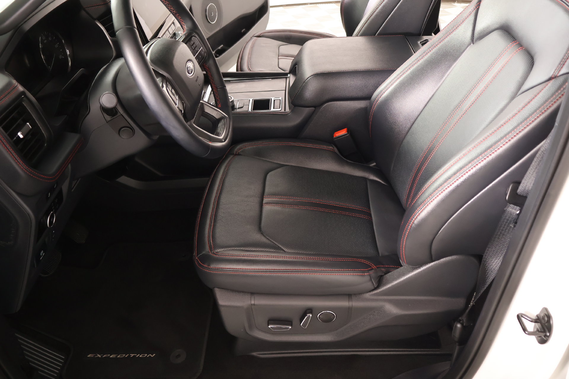 Used 2023 Ford Expedition Limited RWD image 12