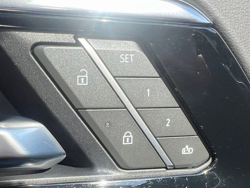 Used 2025 Chevrolet Suburban Z71 image 7