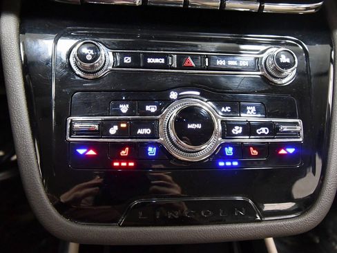 Used 2021 Lincoln Corsair Standard w/ Equipment Group 101A image 27