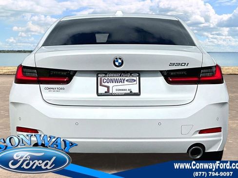 Used 2023 BMW 330i Sedan w/ Driving Assistance Package image 7