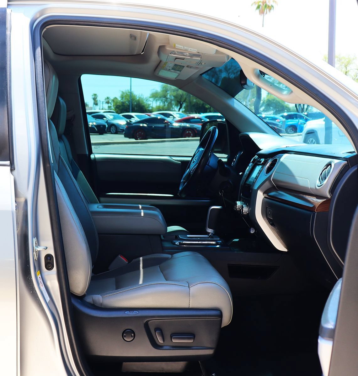 Used 2018 Toyota Tundra Limited w/ Limited Premium Package AWD/4WD image 30