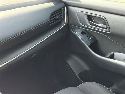 Used 2024 Nissan Rogue S image 16