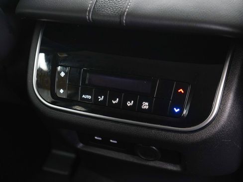 Used 2025 Nissan Armada SV AWD/4WD image 17