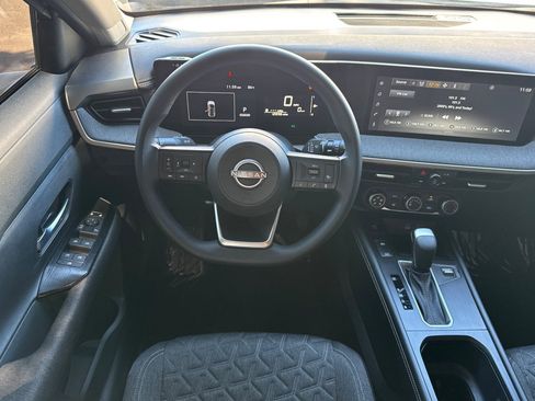 Used 2025 Nissan Kicks SV AWD/4WD image 29