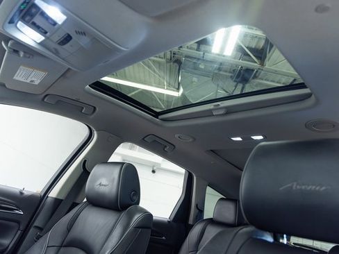 Used 2020 Buick Enclave Avenir w/ Avenir Technology Package image 13