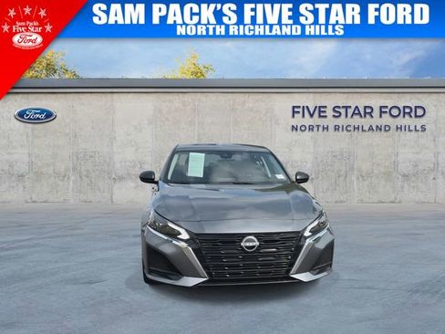 Used 2024 Nissan Altima 2.5 SV image 3