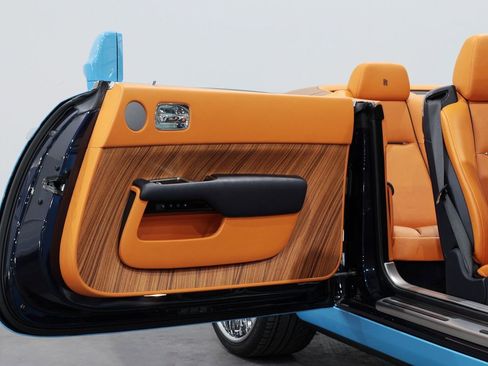 Used 2017 Rolls-Royce Dawn image 21