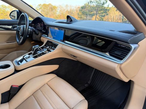 Used 2018 Porsche Panamera 4S image 23