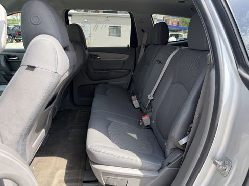 Used 2017 Chevrolet Traverse LT image 12