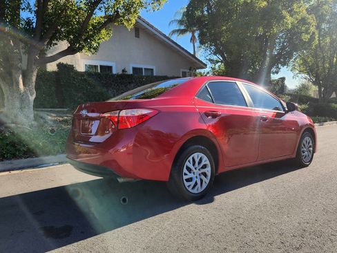 Used 2018 Toyota Corolla LE image 7