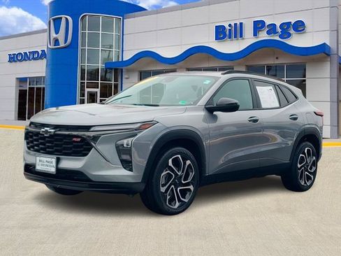 Used 2024 Chevrolet Trax RS w/ Sunroof Package image 2