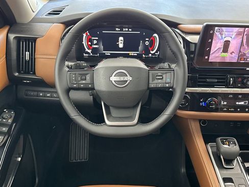 New 2026 Nissan Pathfinder Platinum image 13