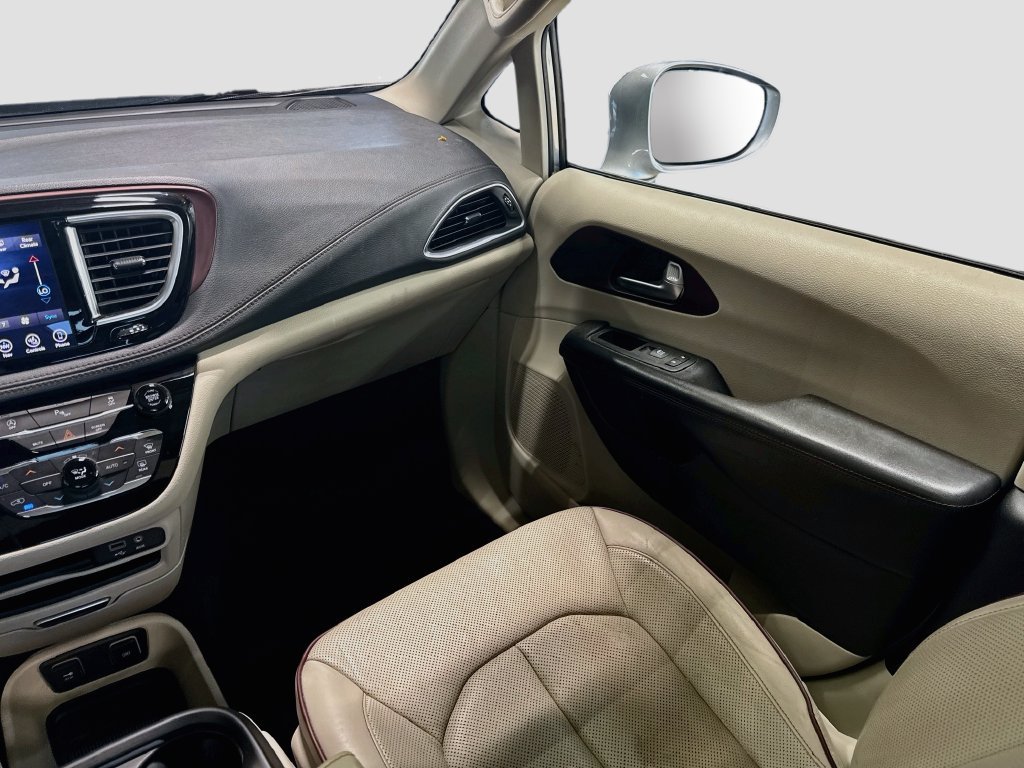 Used 2020 Chrysler Pacifica Limited FWD image 24