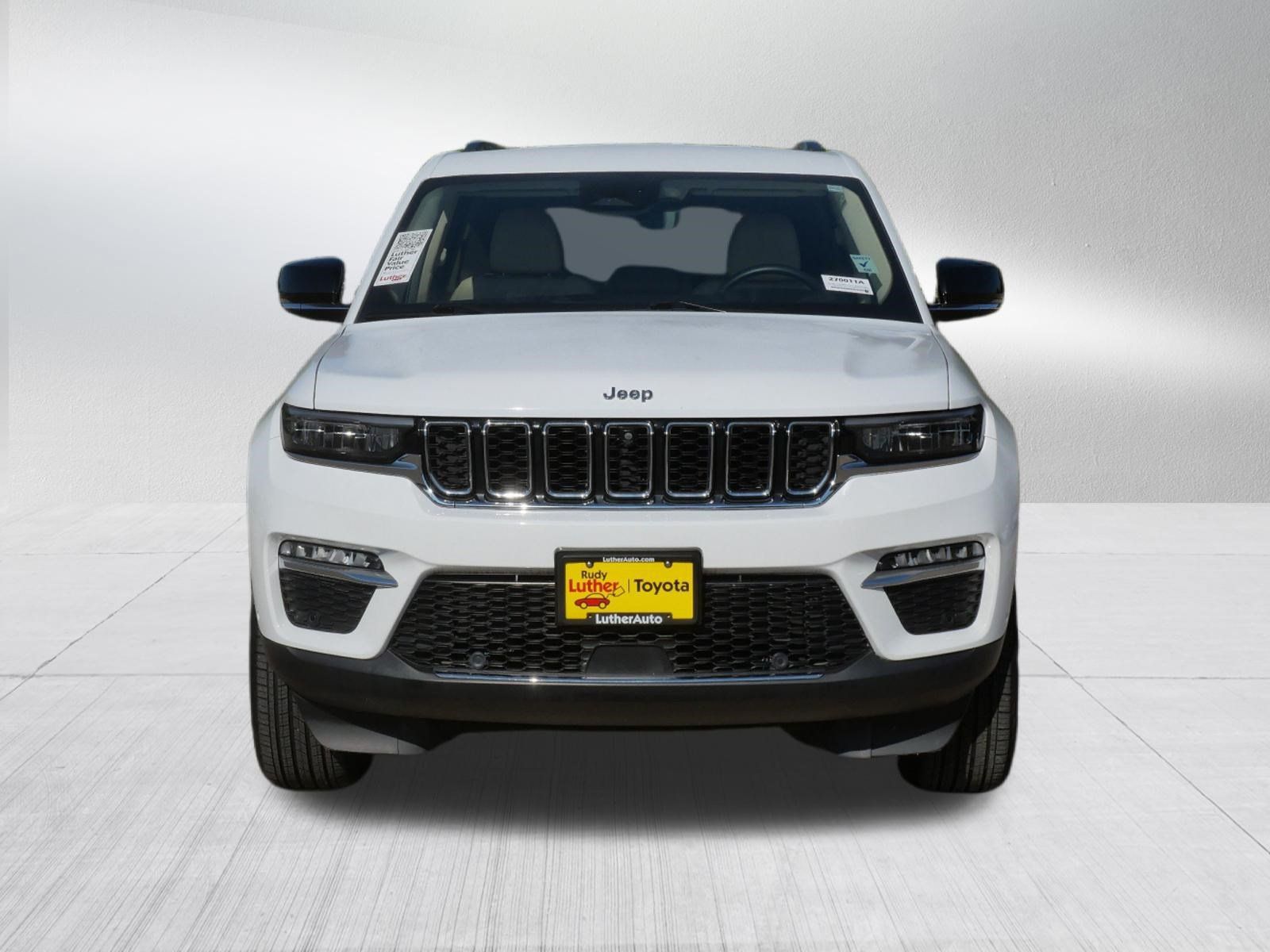 Used 2022 Jeep Grand Cherokee Limited w/ Luxury Tech Group II AWD/4WD image 2