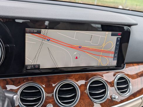 Used 2017 Mercedes-Benz E 300 image 10