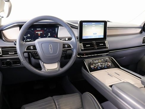 Used 2020 Lincoln Navigator Black Label image 2