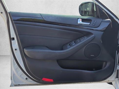 Used 2014 Kia Cadenza Premium w/ Luxury Package FWD image 9