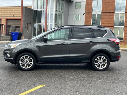 Used 2018 Ford Escape SE w/ Ford Safe & Smart Package image 2