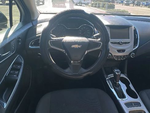 Used 2017 Chevrolet Cruze LS image 17