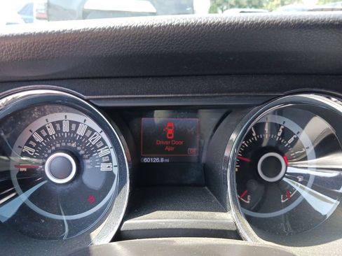 Used 2013 Ford Mustang GT Premium w/ Electronics Pkg RWD image 9