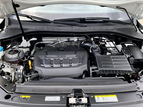 Used 2023 Volkswagen Tiguan SE w/ Panoramic Sunroof Package FWD image 30