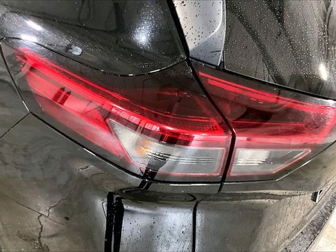 Used 2023 Nissan Rogue SV image 27