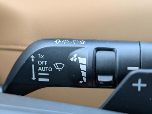 Used 2025 Nissan Armada SL w/ Captain's Chari Seat Package image 28