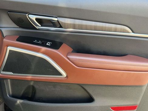 Used 2023 Kia Telluride EX w/ EX Captain's Chair Package image 8