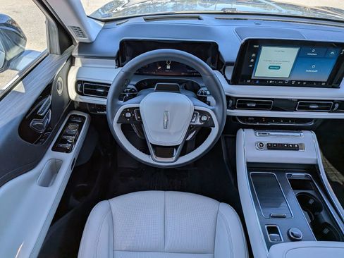 Certified 2025 Lincoln Aviator Reserve image 19