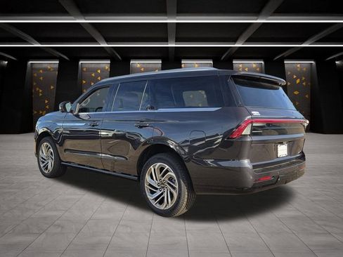 New 2025 Lincoln Navigator Reserve AWD/4WD image 3
