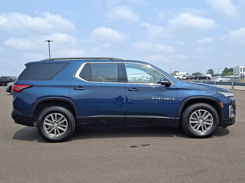 Used 2023 Chevrolet Traverse LT image 7