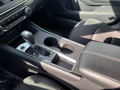 Used 2025 Nissan Altima 2.5 SV image 41