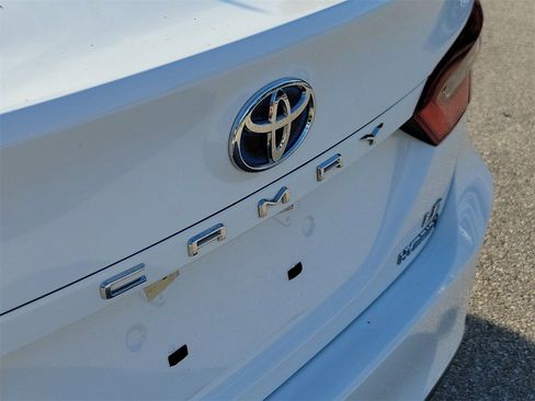 Used 2021 Toyota Camry LE image 6