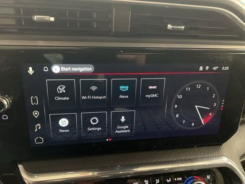 Used 2024 GMC Sierra 2500 Denali w/ Technology Package image 18