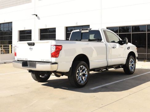 Used 2017 Nissan Titan SV image 9