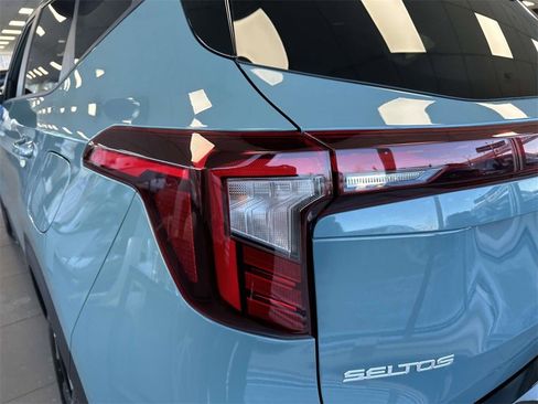 Used 2025 Kia Seltos S image 9