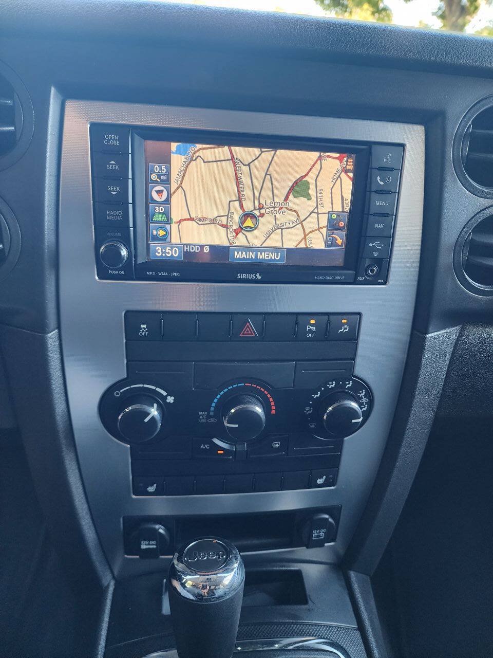 Used 2010 Jeep Commander Sport w/ Sun/Sound Group RWD image 36