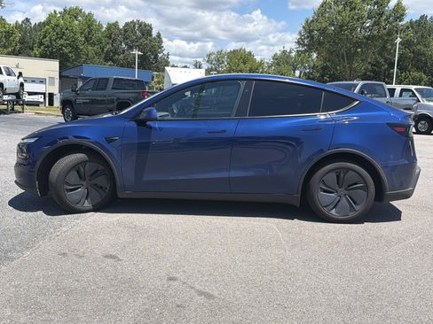 Used 2026 Tesla Model Y 2WD image 9
