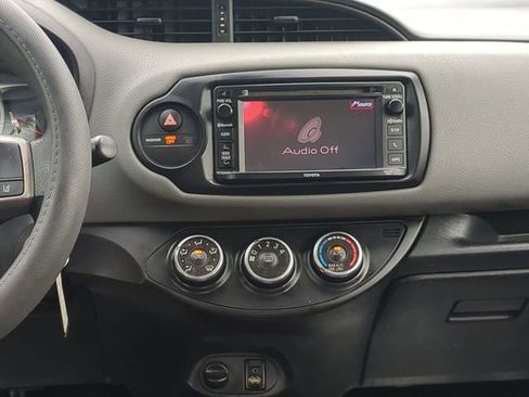 Used 2017 Toyota Yaris L image 17