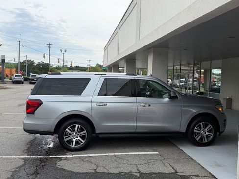 Used 2024 Ford Expedition Max Limited RWD image 4