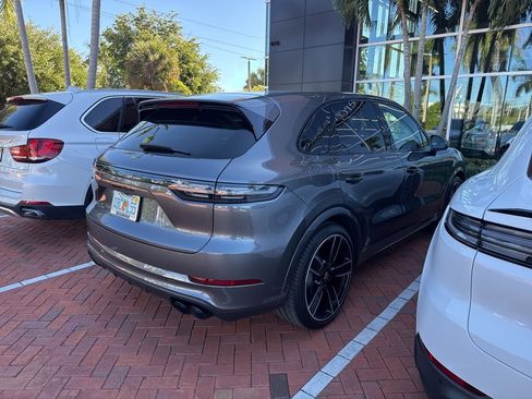 Used 2023 Porsche Cayenne Turbo image 8