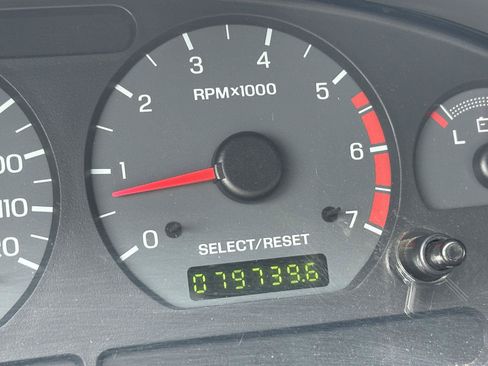 Used 2003 Ford Mustang Convertible RWD image 29