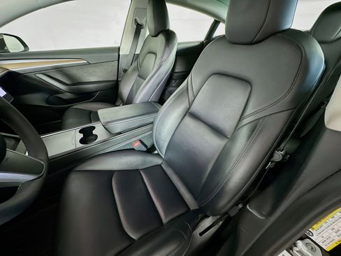 Used 2023 Tesla Model 3 Standard Range image 13