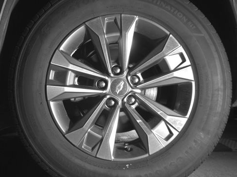 Used 2025 Chevrolet Equinox LT FWD image 13