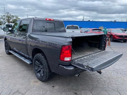 Used 2017 RAM 1500 Classic SLT w/ SLT Plus D←cor Group AWD/4WD image 5